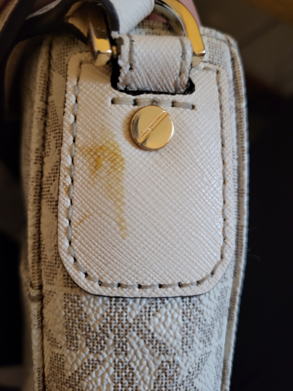 Michael Kors Large Signature Print Crossbody Bag - Picture 5 of 7